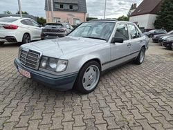 Silber Gebraucht 1989 Mercedes E260 Limousine | 12.499 €