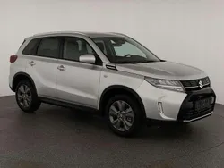 Silky silver metallic Neu 2025 Suzuki Vitara Comfort SUV | 26.084 € (Fairer Preis)