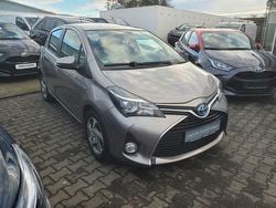 Avantgarde bronze metallic Gebraucht 2015 Toyota Yaris Hybrid Comfort Limousine | 12.890 € (Fairer Preis)