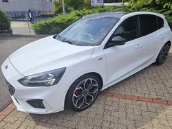 Weiß Gebraucht 2020 Ford Focus ST-Line Limousine | 20.250 € (Etwas zu teuer)