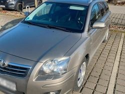 Grau Gebraucht 2007 Toyota Avensis Kombi | 2.200 € (Etwas zu teuer)