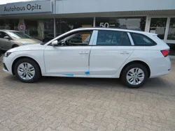 Weiß Gebraucht 2023 Skoda Octavia Active Kombi | 27.990 € (Fairer Preis)