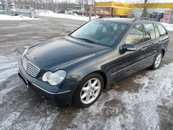 Schwarz metallic Gebraucht 2002 Mercedes C270 Elegance Kombi | 3.700 € (Fairer Preis)