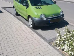 Grün Gebraucht 2002 Renault Twingo Kleinwagen | 450 €