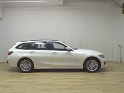 Weiss Gebraucht 2021 BMW 320 Sport Line Kombi | 17.450 € (Guter Preis)