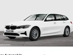 Weiß Gebraucht 2021 BMW 320 Sport Line Kombi | 28.980 € (Fairer Preis)