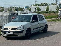 Silber Gebraucht 2004 Renault Clio II Kleinwagen | 1.100 € (Fairer Preis)