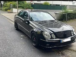 Schwarz Gebraucht 2005 Mercedes E350 Limousine | 6.250 € (Teuer)