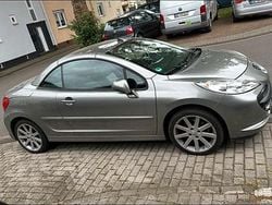 Grau Gebraucht 2009 Peugeot 207 CC Roland Garros Cabrio | 3.890 € (Fairer Preis)
