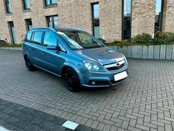 Grau Gebraucht 2006 Opel Zafira Van / Kleinbus | 2.000 € (Guter Preis)