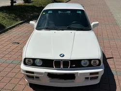 Weiß Gebraucht 1989 BMW 325 Performance Limousine | 22.999 €