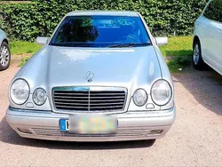 Silber Gebraucht 1998 Mercedes E240 Avantgarde Limousine | 1.999 €