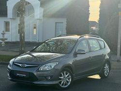 Grau Gebraucht 2011 Hyundai i30 Edition Kombi | 4.290 € (Fairer Preis)