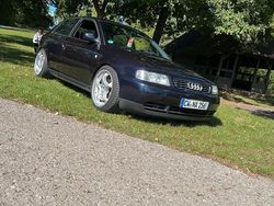 Blau Gebraucht 1998 Audi A3 Kleinwagen | 2.100 € (Teuer)