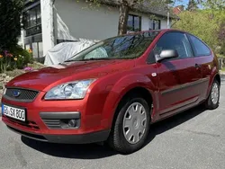 Rot Gebraucht 2005 Ford Focus Trend Kleinwagen | 2.700 € (Fairer Preis)