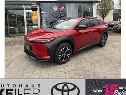 Karminarot metallic Gebraucht 2025 Toyota bZ4X SUV | 39.960 € (Guter Preis)
