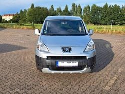 Grau Gebraucht 2010 Peugeot Partner Tepee Van / Kleinbus | 10.990 €