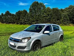 Beige Gebraucht 2005 Opel Astra Limousine | 3.600 €