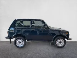 Grün Gebraucht 2018 Lada Urban SUV | 8.990 € (Superpreis)