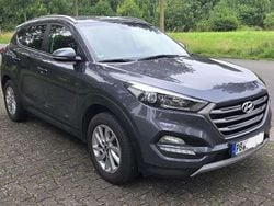 Grau Gebraucht 2016 Hyundai Tucson Trend SUV | 15.900 € (Fairer Preis)