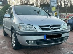 Silber Gebraucht 2005 Opel Zafira Njoy Van / Kleinbus | 3.290 € (Teuer)