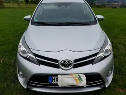 Silber Gebraucht 2016 Toyota Verso Comfort Van / Kleinbus | 11.999 € (Fairer Preis)