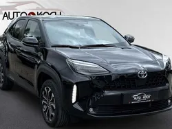 Schwarz Gebraucht 2022 Toyota Yaris Cross Team SUV | 23.785 € (Guter Preis)