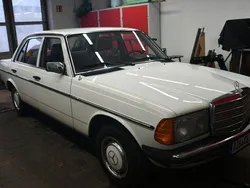 Weiß Gebraucht 1981 Mercedes 200 Limousine | 7.500 €