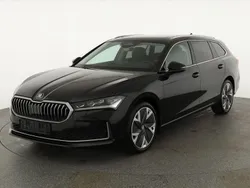 Onyx schwarz metallic Gebraucht 2024 Skoda Superb Selection Kombi | 43.495 € (Superpreis)
