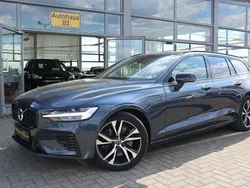 Blau Gebraucht 2022 Volvo V60 R-Design Kombi | 29.992 € (Fairer Preis)