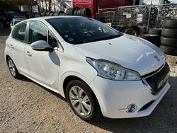 Weiß Gebraucht 2013 Peugeot 208 Active Kleinwagen | 3.899 € (Fairer Preis)