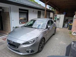 Grau Gebraucht 2016 Mazda 3 Nakama | 10.500 € (Fairer Preis)