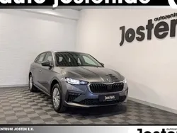 Graphitegrau metallic Gebraucht 2024 Skoda Scala Essence Kleinwagen | 21.490 € (Fairer Preis)
