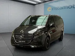 Grau Gebraucht 2024 Mercedes V300 Van / Kleinbus | 82.249 € (Fairer Preis)
