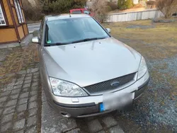 Gold Gebraucht 2002 Ford Mondeo Ghia Limousine | 500 € (Guter Preis)