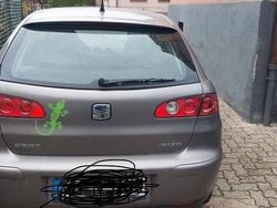 Grau Gebraucht 2004 Seat Ibiza Kleinwagen | 900 € (Fairer Preis)