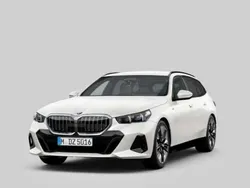 Mineralweiss Gebraucht 2024 BMW 520 M Sport Kombi | 49.500 € (Superpreis)