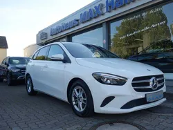 Weiß Gebraucht 2020 Mercedes B180 Van / Kleinbus | 18.999 € (Fairer Preis)