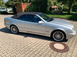 Schwarz Gebraucht 2001 Mercedes CLK320 Avantgarde Cabrio | 12.000 €