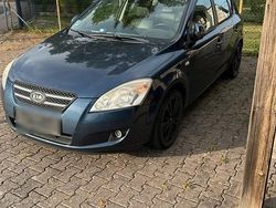 Blau Gebraucht 2008 Kia Ceed Limousine | 750 €