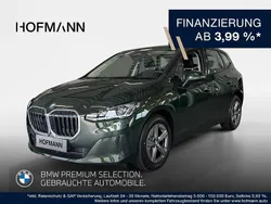 Sanremo green metallic Gebraucht 2024 BMW 218 Active Tourer Luxury Line Van / Kleinbus | 32.435 € (Superpreis)