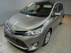 Braun Gebraucht 2014 Toyota Verso Basis Van / Kleinbus | 7.900 € (Fairer Preis)