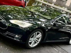 Schwarz Gebraucht 2015 Tesla Model S Limousine | 29.999 €