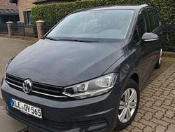 Grau Gebraucht 2018 VW Touran Trendline Van / Kleinbus | 13.000 € (Superpreis)