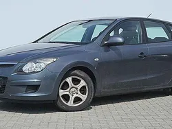 Grau Gebraucht 2010 Hyundai i30 Edition+ Limousine | 1.570 € (Superpreis)
