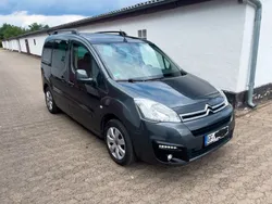 Grau Gebraucht 2017 Citroën Berlingo Shine Van / Kleinbus | 12.000 € (Etwas zu teuer)