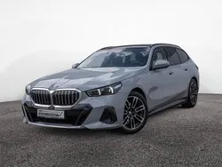Brooklyn grey Gebraucht 2024 BMW 520 M Sport Kombi | 51.950 € (Superpreis)