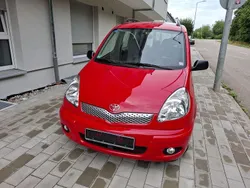 Rot Gebraucht 2004 Toyota Yaris Verso Van / Kleinbus | 1.900 € (Fairer Preis)