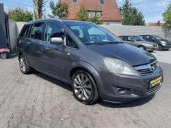 Grau Gebraucht 2010 Opel Zafira Innovation Van / Kleinbus | 3.990 € (Fairer Preis)