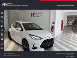 Schneeweiß Gebraucht 2022 Toyota Yaris Basis Limousine | 14.990 € (Guter Preis)